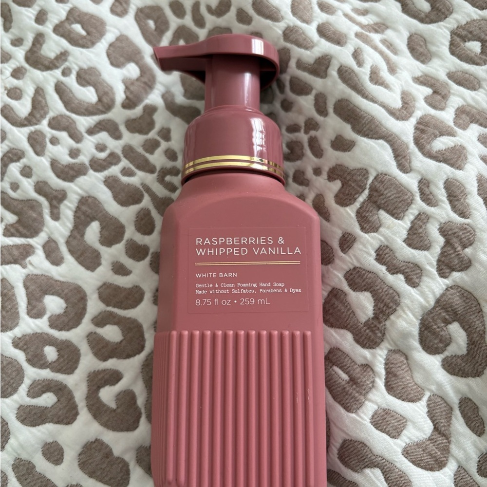White Barn Raspberry Vanilla Soap - Pink